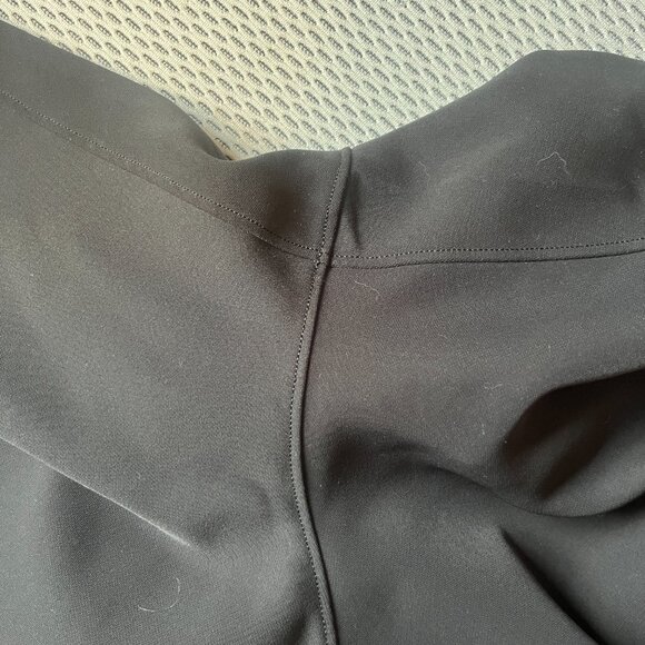 Lululemon On The Fly Crop *Woven 23" in Black - Picture 8 of 14